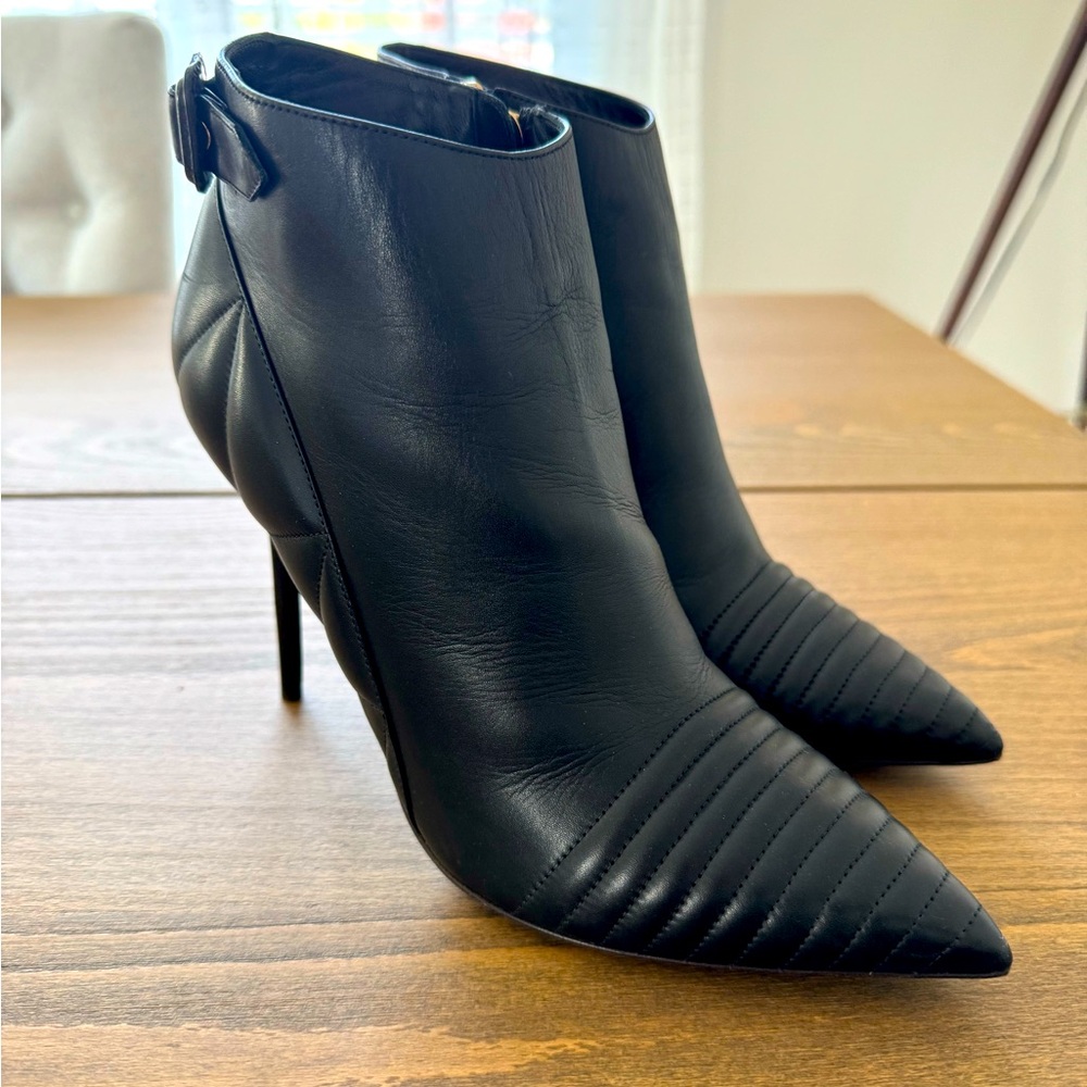 *SOLD* Burberry heel boots size 38 1/2 - Picture 1 of 5